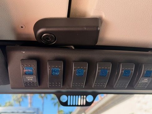 Used 2012 Jeep Wrangler Unlimited Rubicon image 15