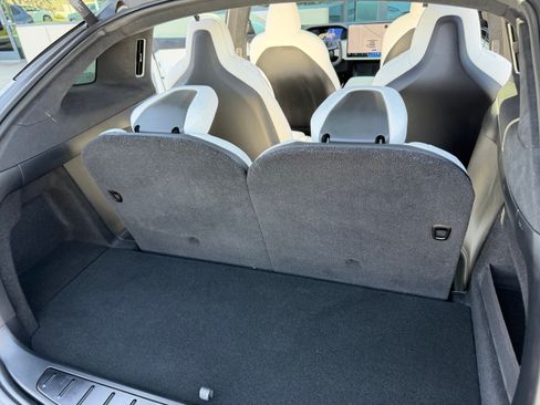 Used 2022 Tesla Model X Plaid image 8