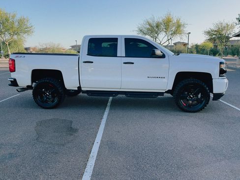 Used 2017 Chevrolet Silverado 1500 LTZ Z71 w/ Redline Edition AWD/4WD image 8