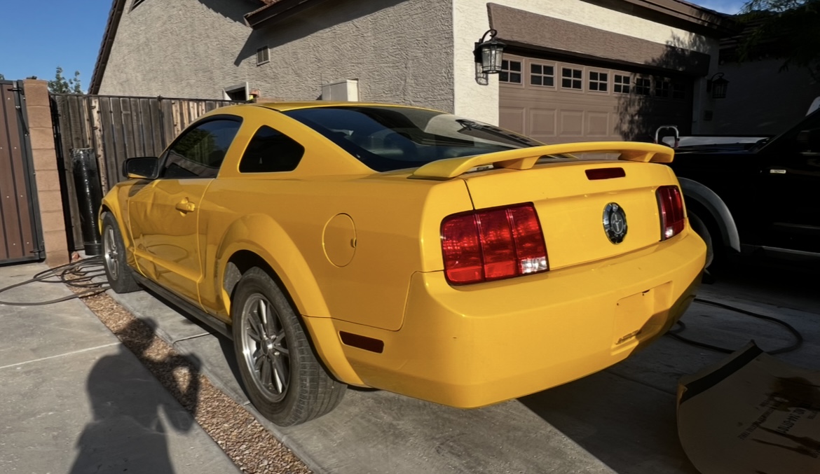 Used 2005 Ford Mustang Coupe RWD image 2
