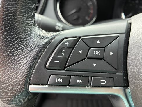 Used 2020 Nissan Rogue SV image 15