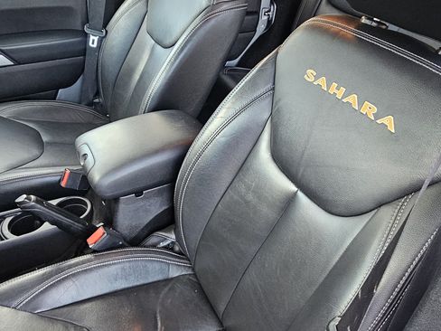 Used 2015 Jeep Wrangler Unlimited Sahara w/ Dual Top Group image 7