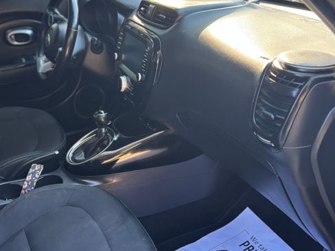 Used 2017 Kia Soul + w/ Audio Package FWD image 10
