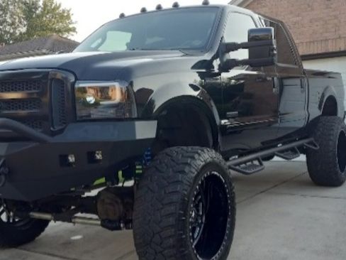 Used 2005 Ford F250 Lariat image 1