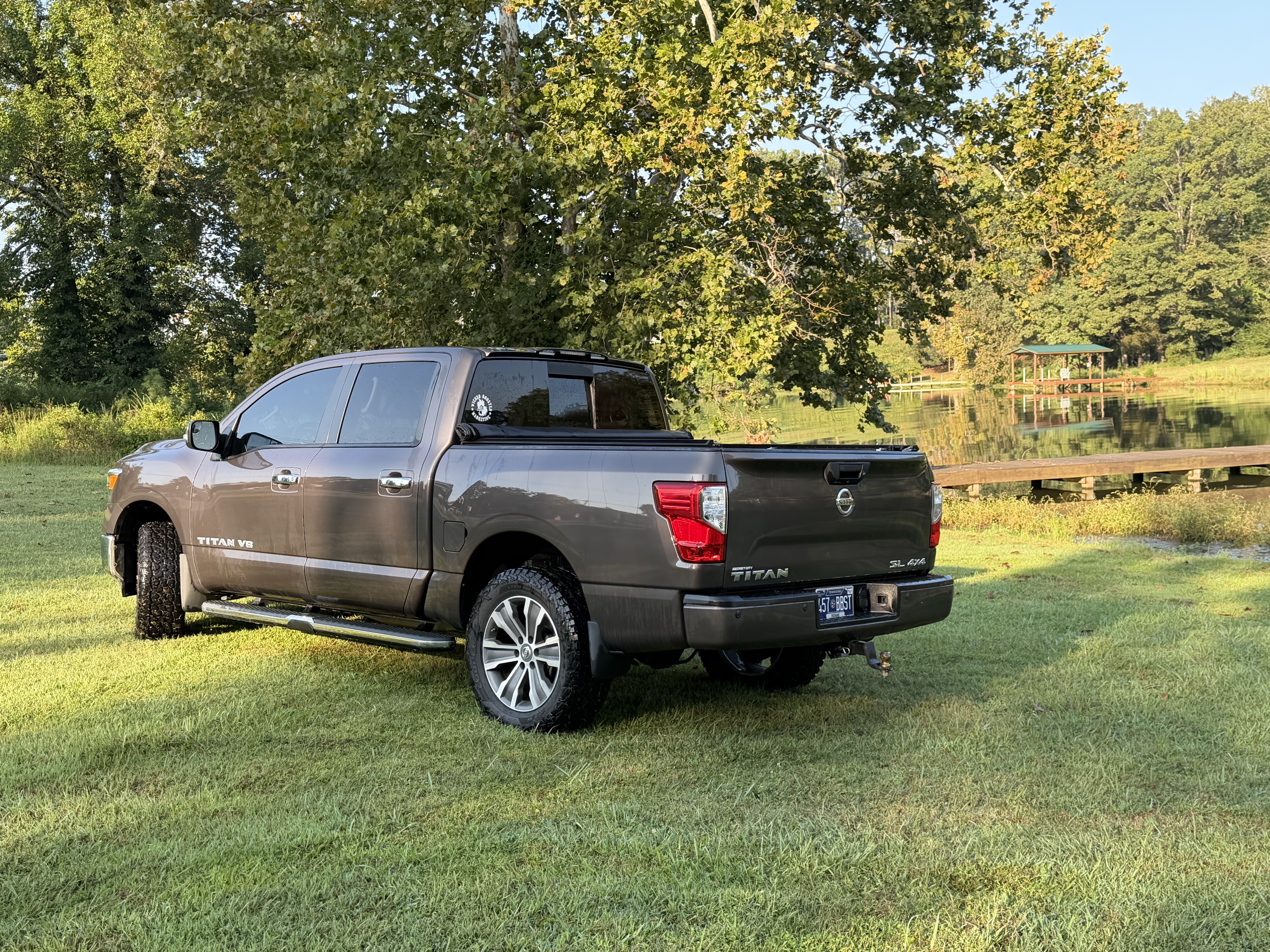 Used 2018 Nissan Titan SL AWD/4WD image 13