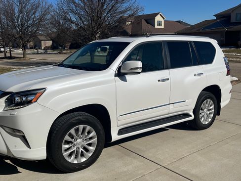 Used 2015 Lexus GX 460 w/ Premium Package image 1