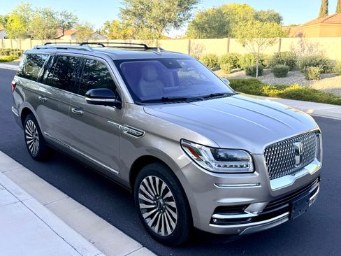Used 2018 Lincoln Navigator L Reserve w/ Technology Package AWD/4WD image 12