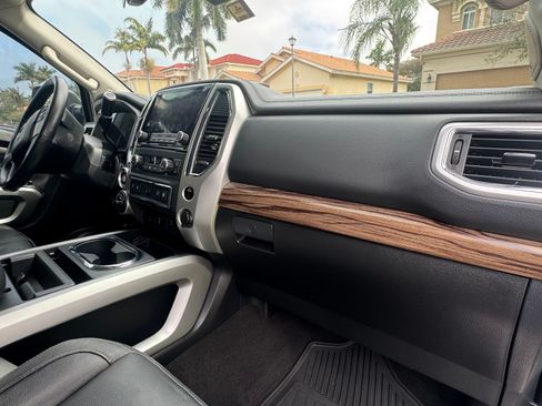 Used 2020 Nissan Titan SL w/ Moonroof Package AWD/4WD image 11