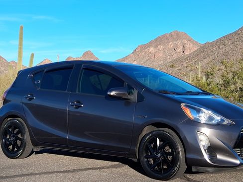 Used 2016 Toyota Prius C Three image 1