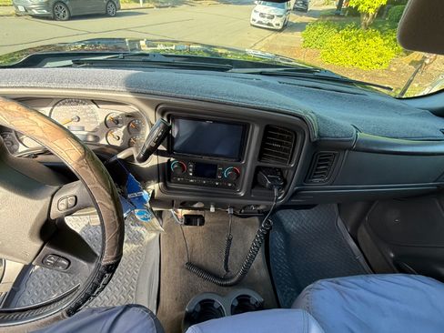 Used 2005 Chevrolet Silverado 2500 LS w/ Heavy-Duty Power Package AWD/4WD image 13