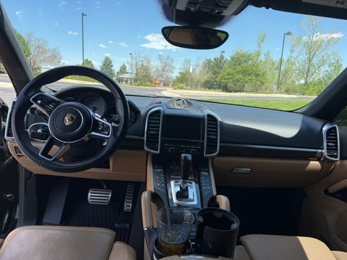 Used 2016 Porsche Cayenne S AWD/4WD image 4