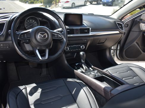 Used 2018 MAZDA MAZDA3 Touring FWD image 15