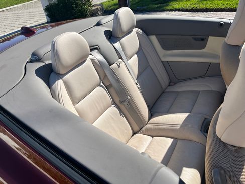 Used 2011 Volvo C70 T5 w/ Convenience Pkg image 8