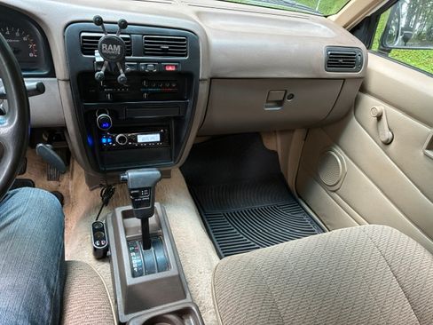 Used 1997 Nissan Pickup 2WD King Cab image 9