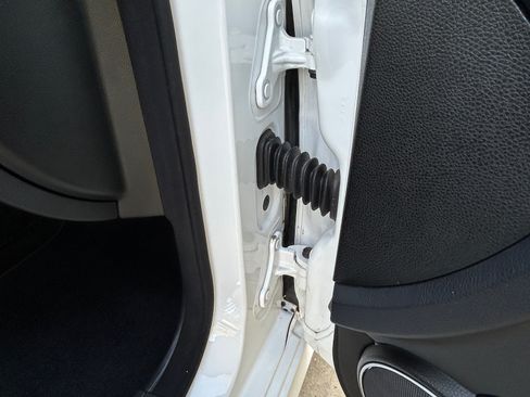 Used 2014 Mercedes-Benz C 250 Sedan image 14