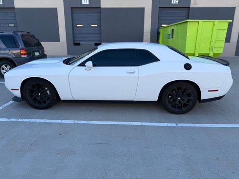 Used 2022 Dodge Challenger GT RWD image 1