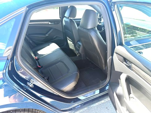 Used 2021 Volkswagen Passat 2.0T R-Line image 12