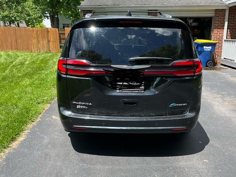 Used 2021 Chrysler Pacifica Touring-L image 5