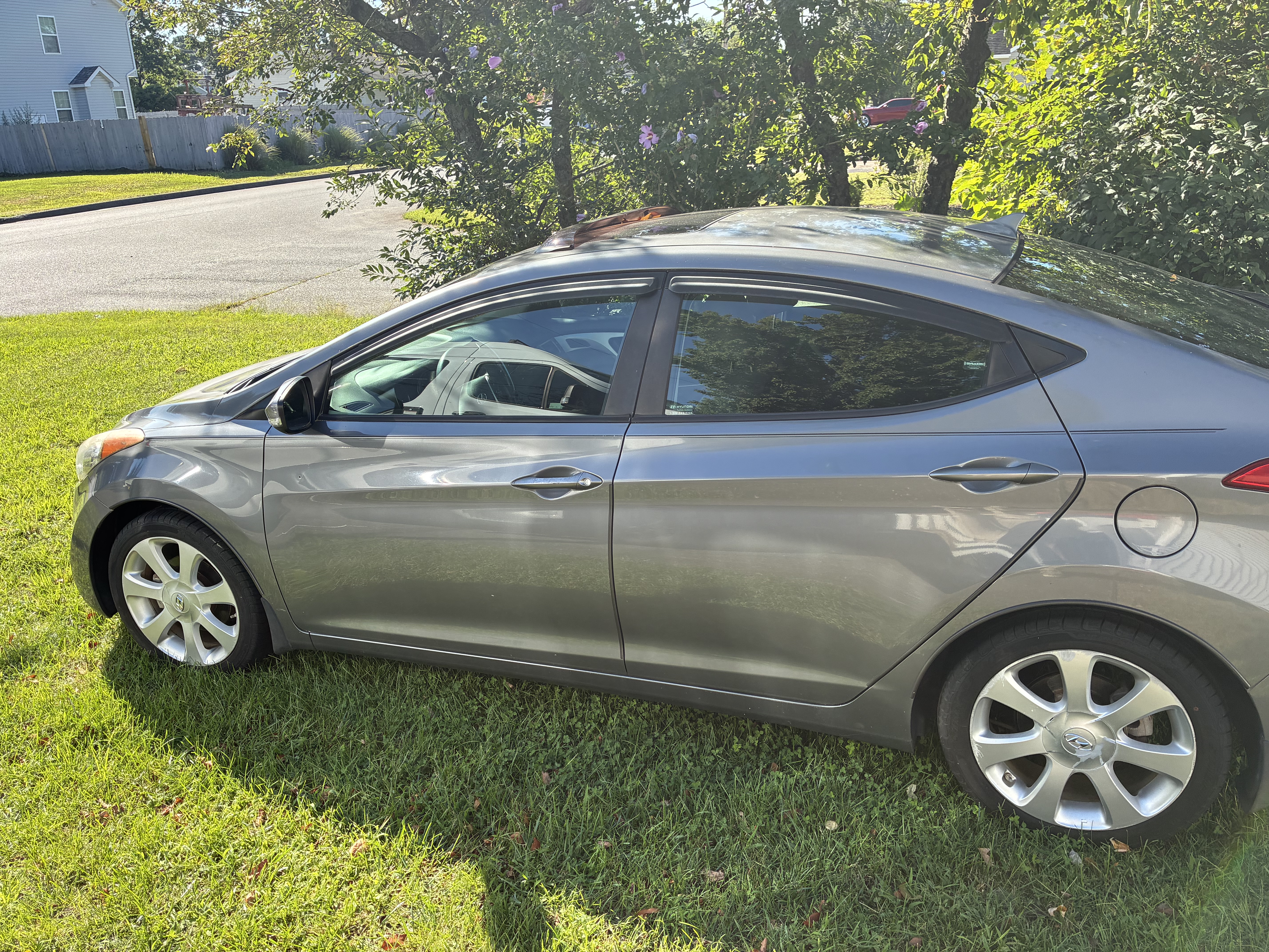 Used 2013 Hyundai Elantra Limited FWD image 1