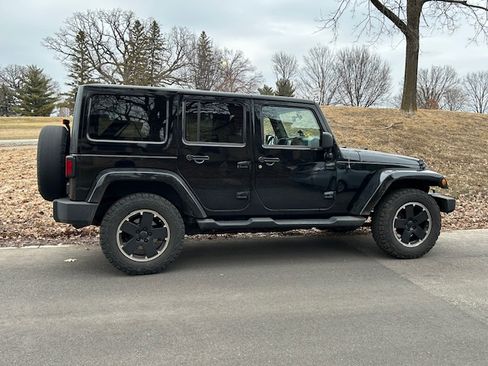 Used 2012 Jeep Wrangler Unlimited Sahara image 1
