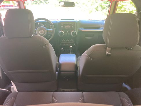 Used 2017 Jeep Wrangler Sahara AWD/4WD image 11