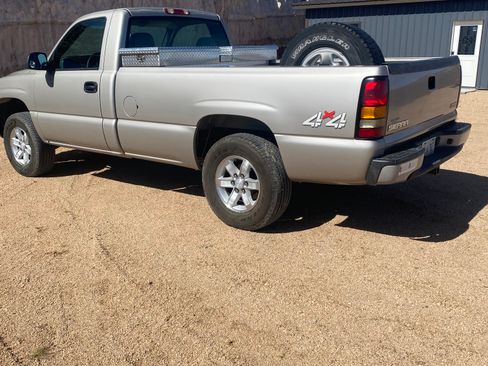 Used 2004 GMC Sierra 1500 W/T image 9