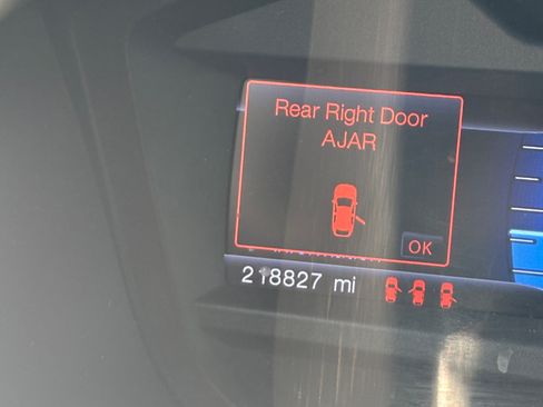 Used 2013 Ford Explorer XLT FWD image 11