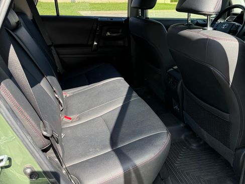 Used 2022 Toyota 4Runner TRD Off-Road Premium AWD/4WD image 16