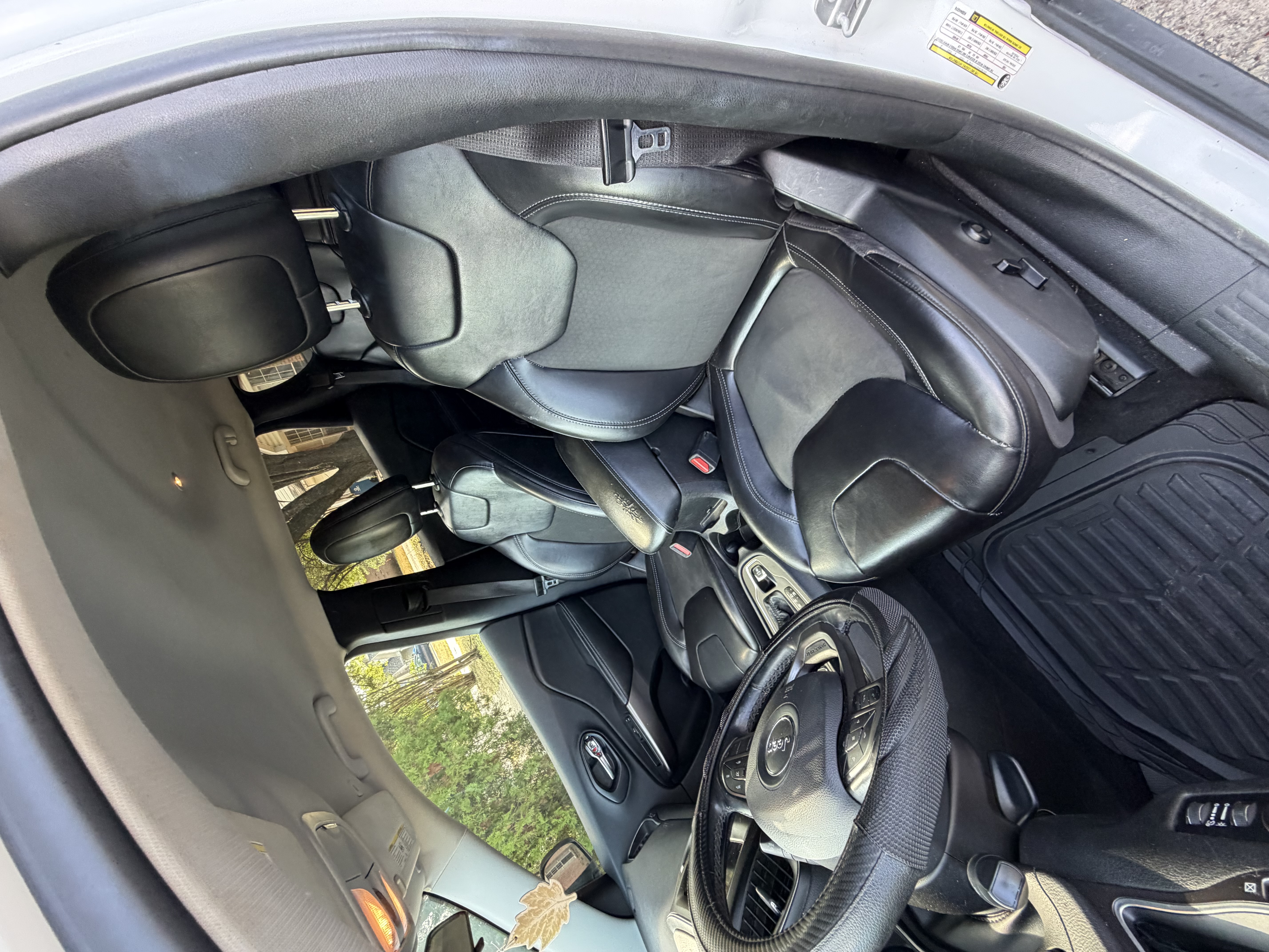 Used 2019 Jeep Cherokee Latitude Plus FWD image 22