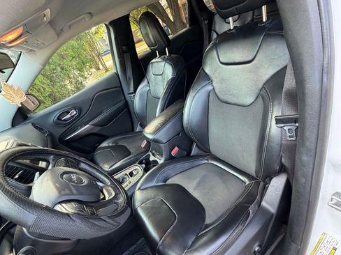 Used 2019 Jeep Cherokee Latitude Plus FWD image 22