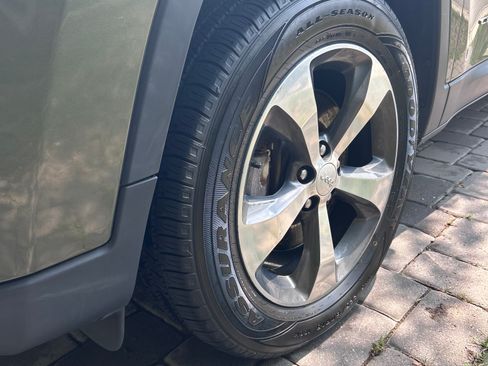 Used 2019 Jeep Cherokee Limited AWD/4WD image 17