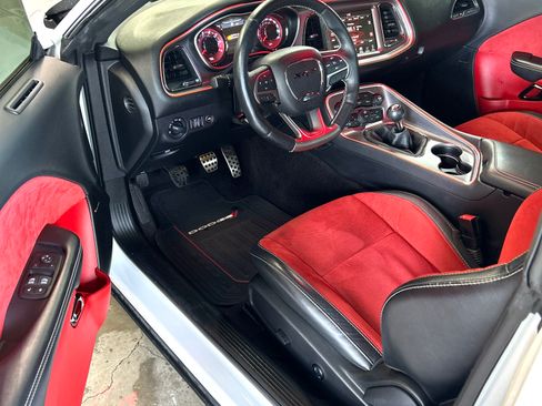 Used 2016 Dodge Challenger SRT Hellcat RWD image 11