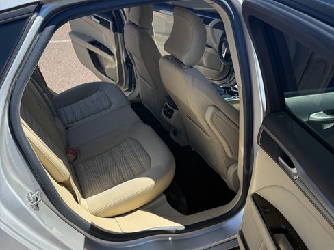 Used 2016 Ford Fusion SE FWD image 15