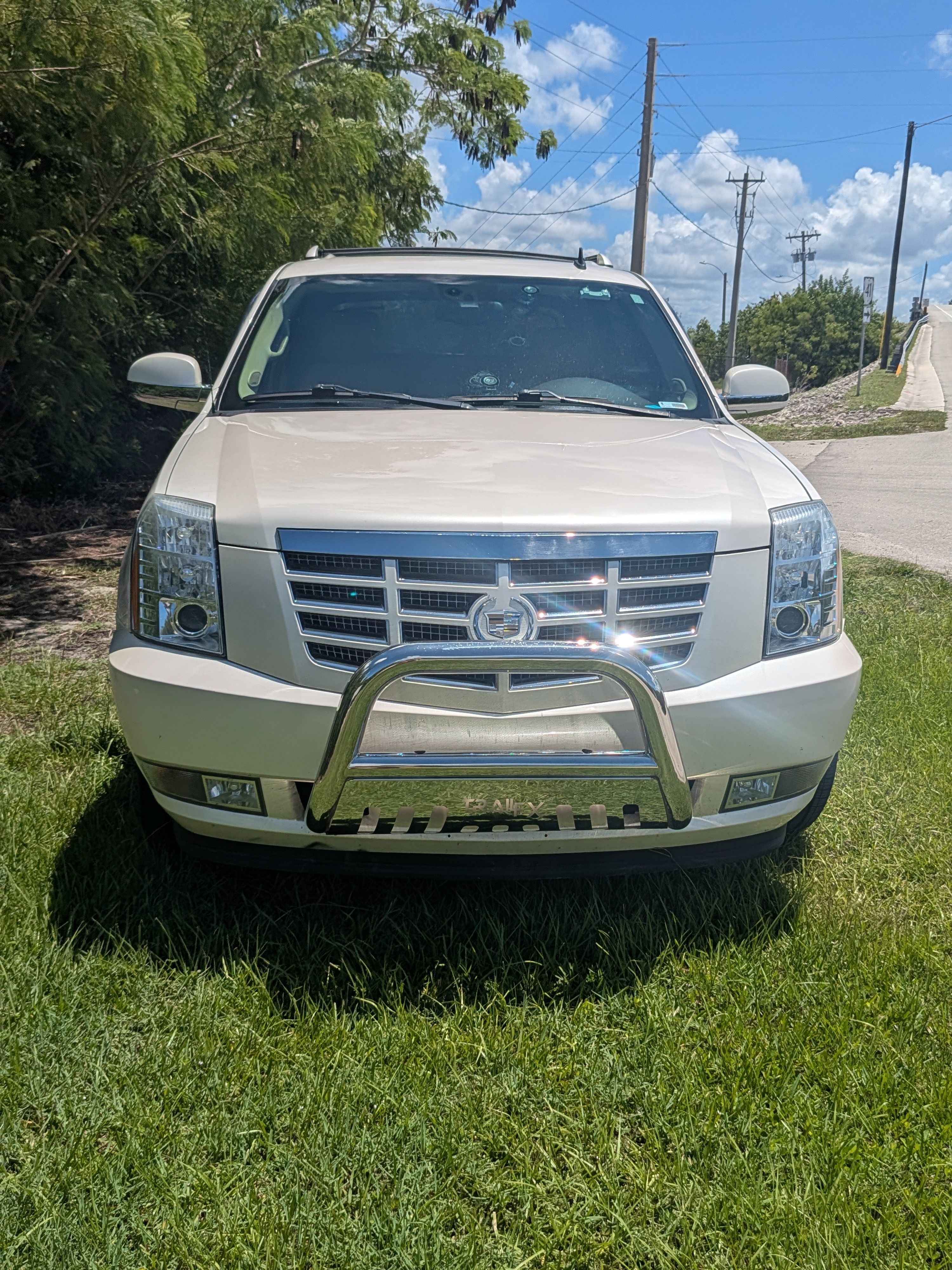 Used 2009 Cadillac Escalade EXT AWD/4WD image 2