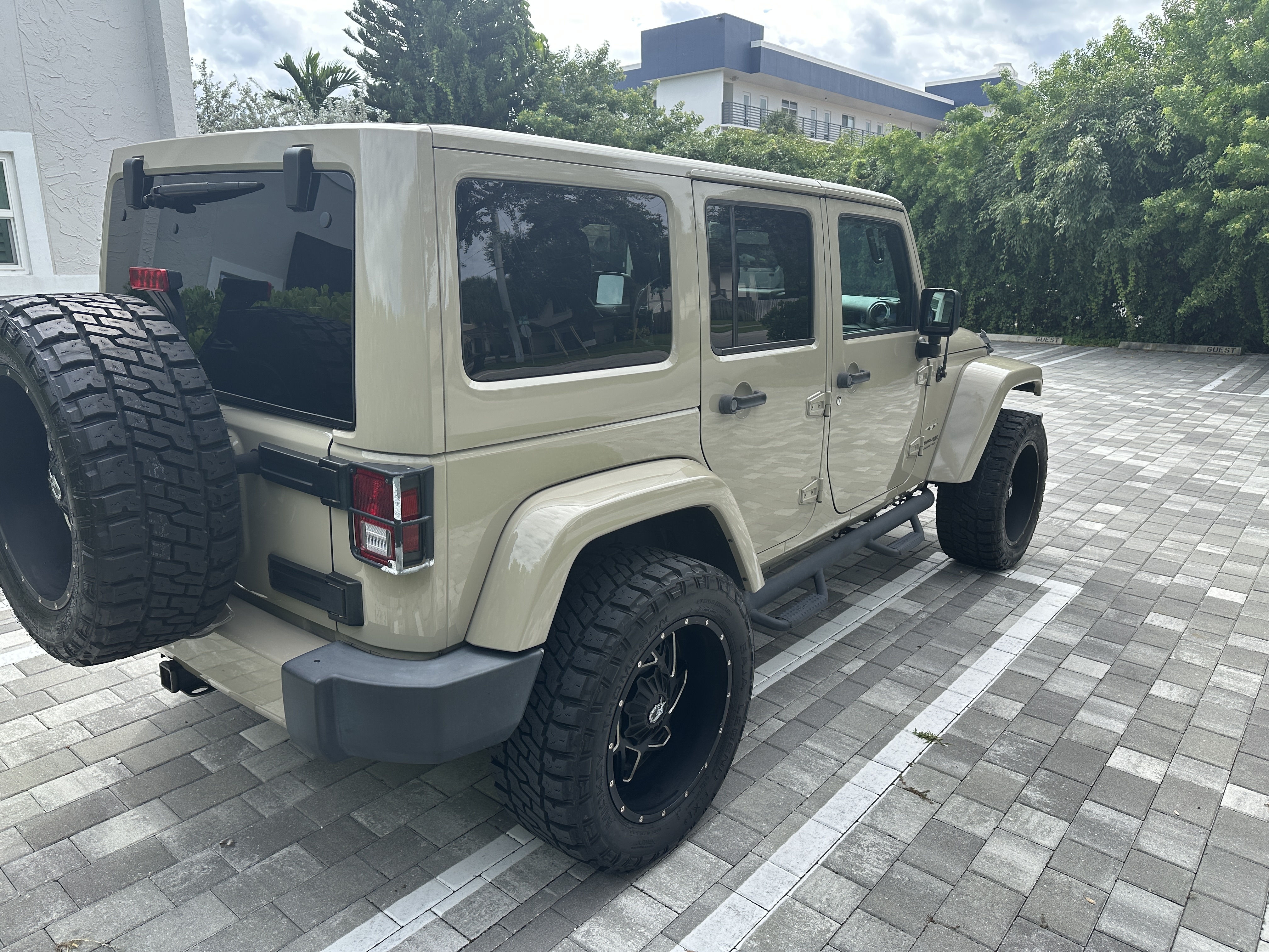 Used 2018 Jeep Wrangler Unlimited Sahara w/ Max Tow Package AWD/4WD image 10