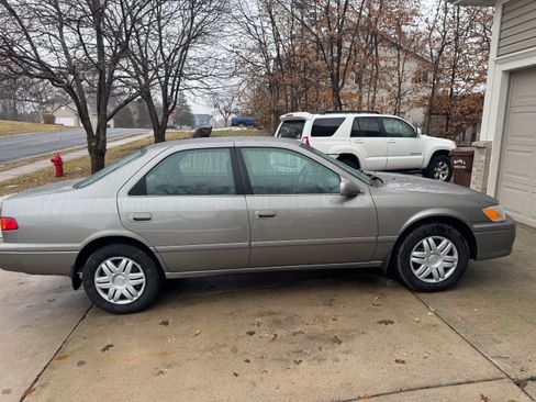 Used 2001 Toyota Camry LE image 2