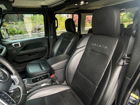 Used 2021 Jeep Wrangler Unlimited Sahara w/ Cold Weather Group image 14