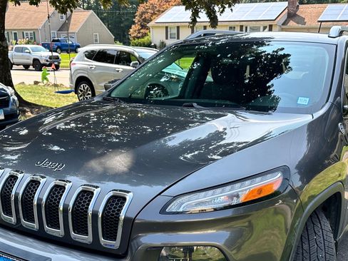 Used 2017 Jeep Cherokee Latitude w/ Safety/Convenience Group AWD/4WD image 4
