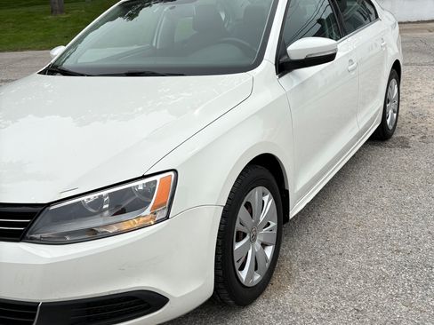 Used 2013 Volkswagen Jetta SE FWD image 2