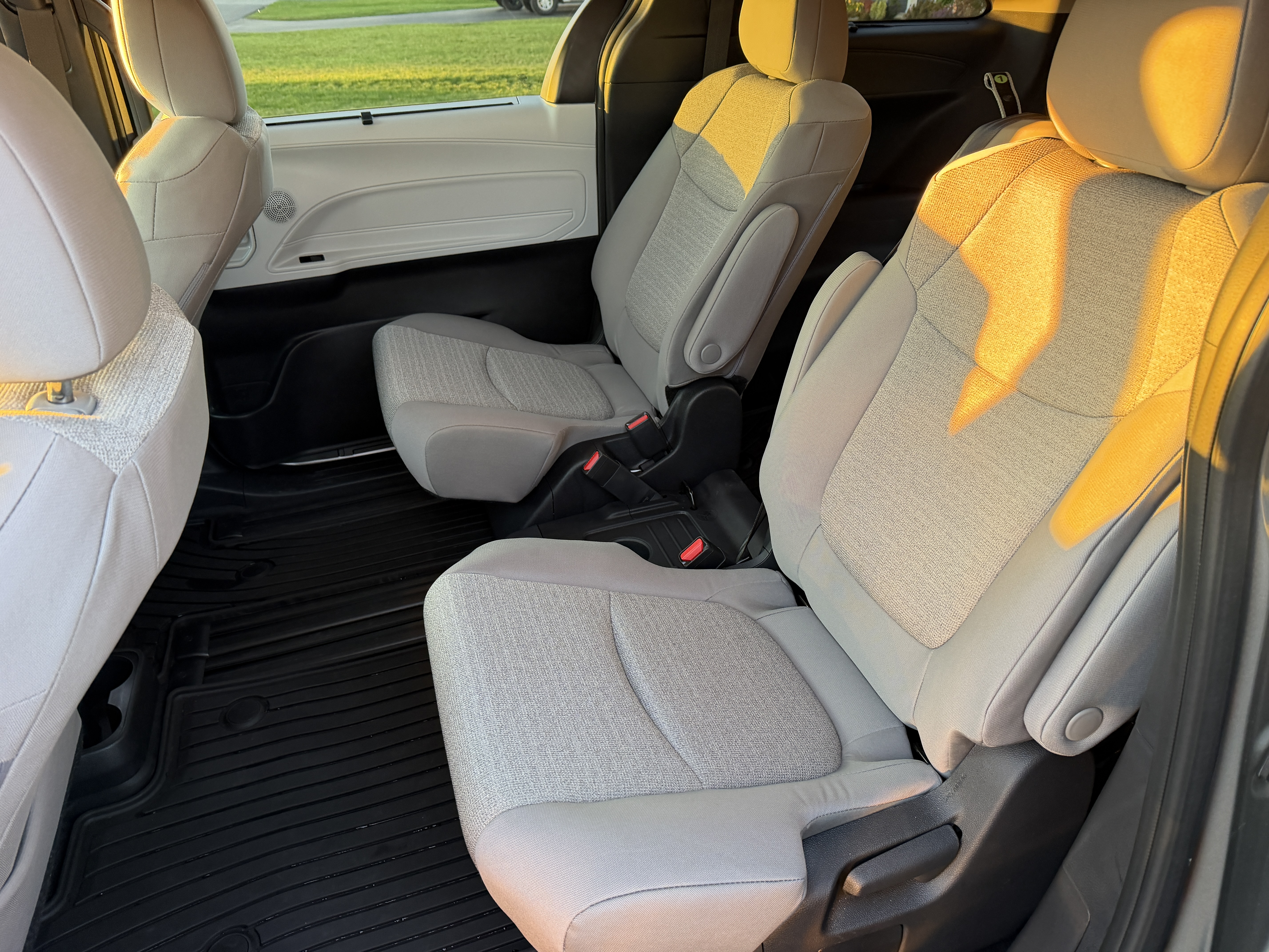 Used 2026 Toyota Sienna LE FWD image 16