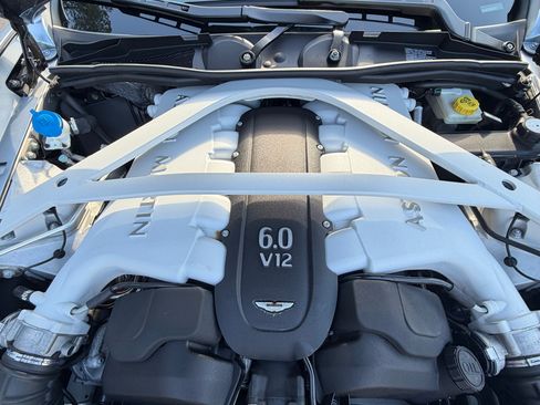 Used 2014 Aston Martin Vanquish Coupe image 19