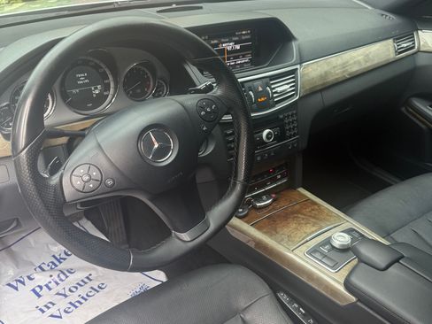 Used 2011 Mercedes-Benz E 550 4MATIC Sedan image 9