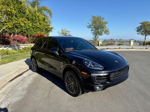 Used 2017 Porsche Cayenne S Platinum AWD/4WD image 9