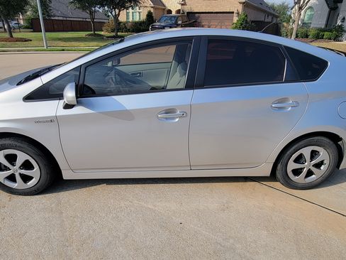 Used 2013 Toyota Prius Two image 1