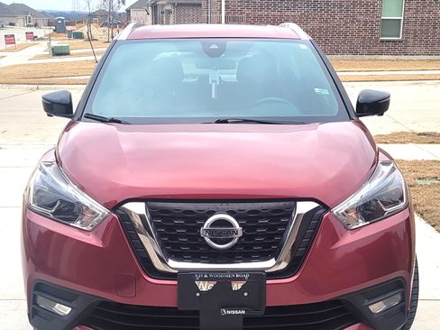 Used 2020 Nissan Kicks SR w/ SR Premium Package image 2