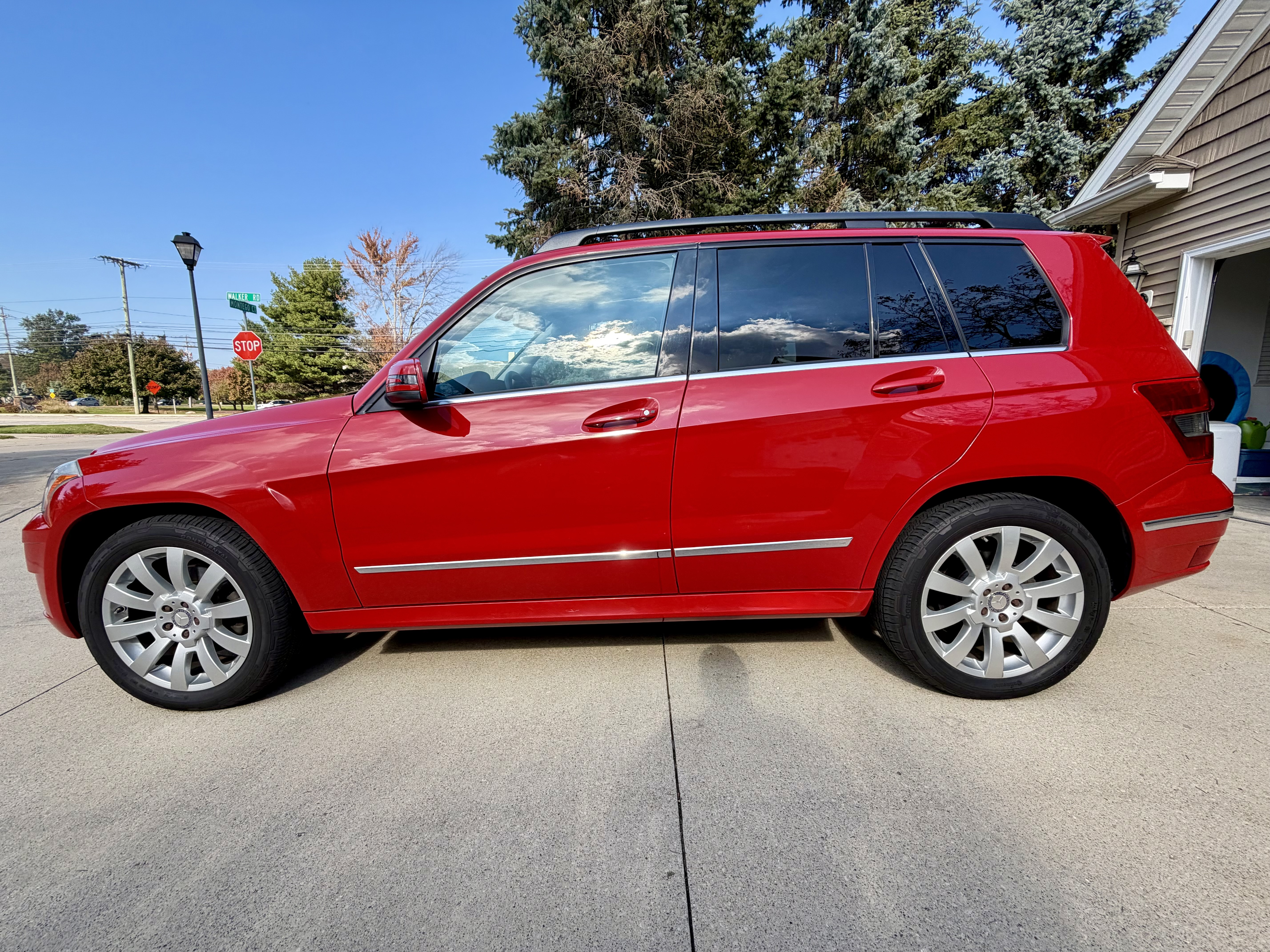 Used 2011 Mercedes-Benz GLK 350 4MATIC image 4