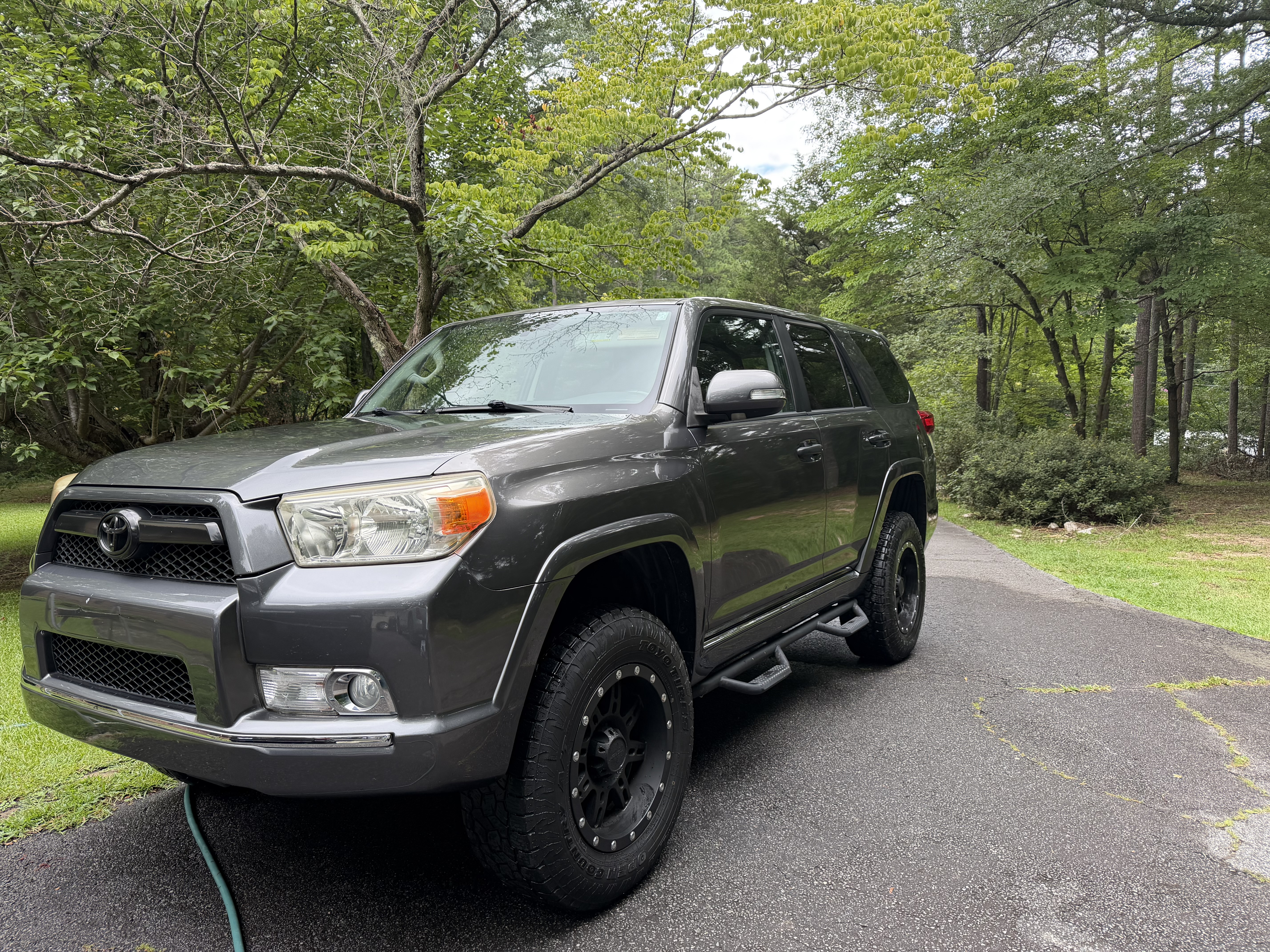 Used 2010 Toyota 4Runner SR5 AWD/4WD image 4