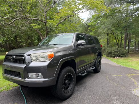 Used 2010 Toyota 4Runner SR5 AWD/4WD image 4