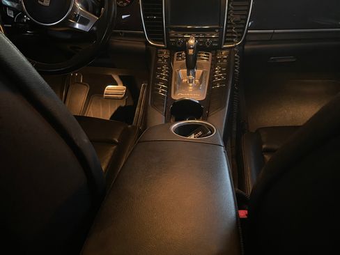 Used 2016 Porsche Panamera image 17