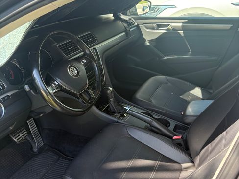 Used 2017 Volkswagen Passat 1.8T R-Line FWD image 8